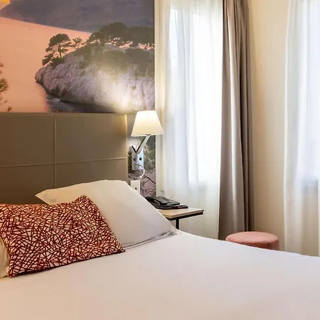 Western & Coeur De 3* Cassis