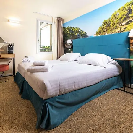 Western & Coeur De Hotel 3*