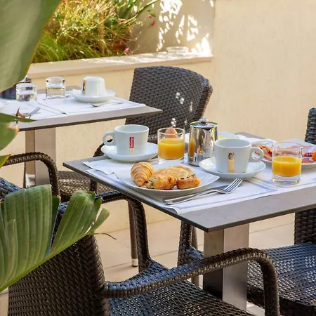 Western & Coeur De Hotel 3*