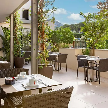Western & Coeur De Hotel 3*
