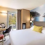 Western & Coeur De 3* Cassis