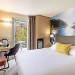 Western & Coeur De 3* Cassis