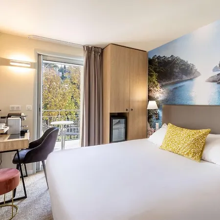 Western & Coeur De 3* Cassis