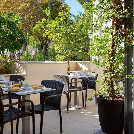 Western & Coeur De 3* Cassis