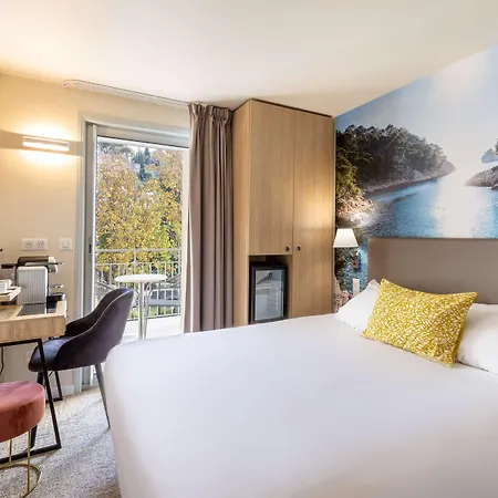 Western & Coeur De 3* Cassis
